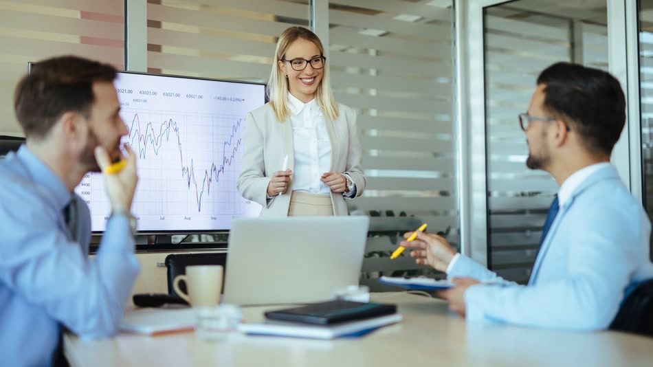 La gestión de riesgos financieros es esencial para que las empresas identifiquen, evalúen y reduzcan las posibles pérdidas económicas