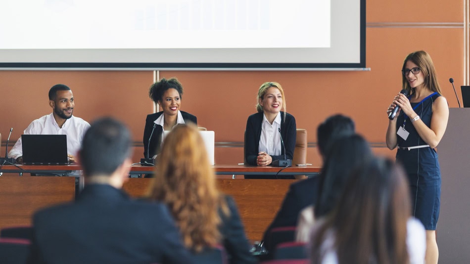 En la organización de eventos es importante la gestión de los ponentes
