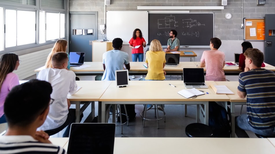 El gestor educativo es un profesional capacitado para planificar, administrar, dirigir y evaluar el funcionamiento de una o varias instituciones educativas