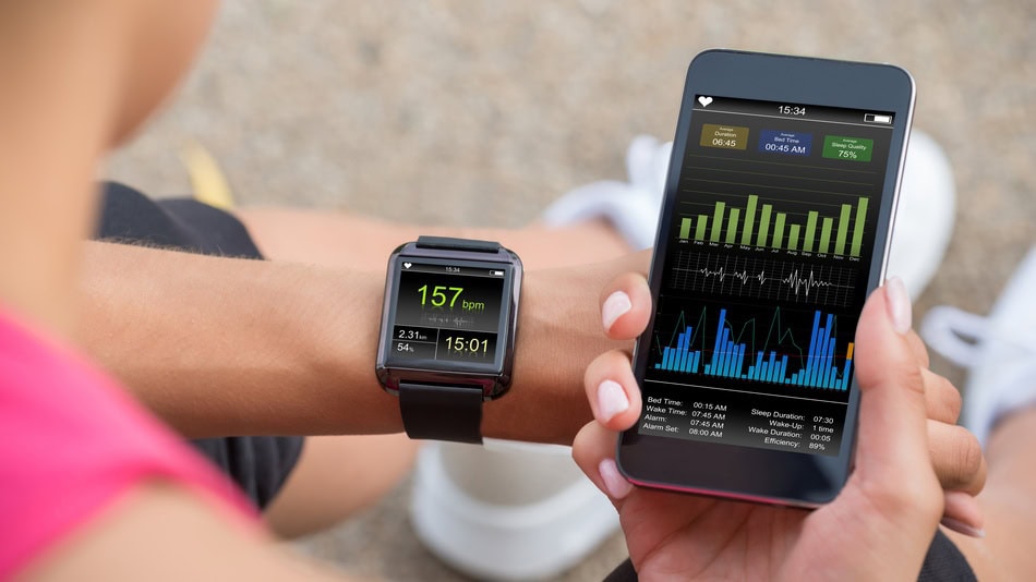En Internet de las Cosas (IoT) un ejemplo de implementación en la salud es la utilización de Wearables médicos