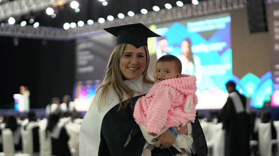 La felicidad los egresados serán compartidos con la familia al final del evento.