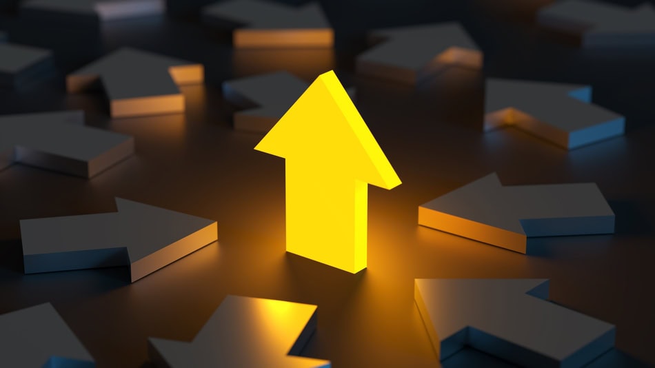 El proceso de la dirección estratégica sigue varios pasos clave, pero es importante entender antes la diferencia entre dirección estratégica y planeación estratégica