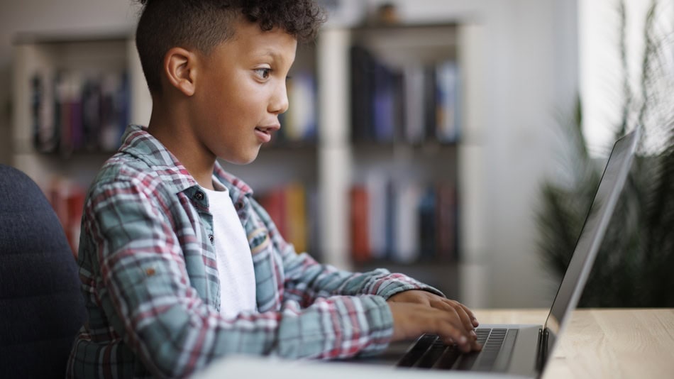 La tecnología juega un papel clave en hacer que el aula invertida (flipped classroom) sea más eficiente y ofrezca más herramientas y recursos a los estudiantes