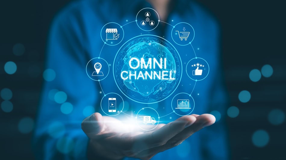 La estrategia omnicanal es un enfoque de marketing orientado al largo plazo, que consiste en sincronizar todos los canales de venta y comunicaciones de una empresa