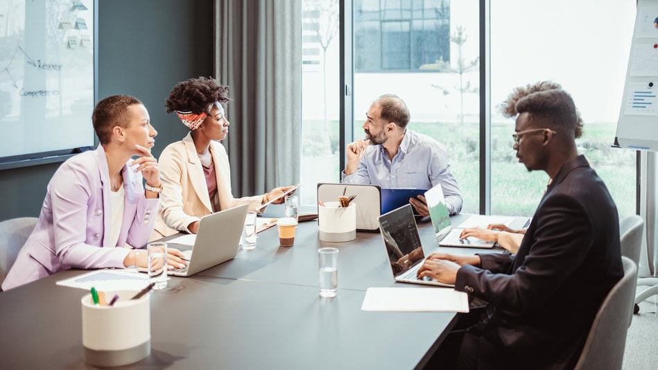 Cuánto se gana en negocios internacionales en Perú depende mucho del sector y la experiencia