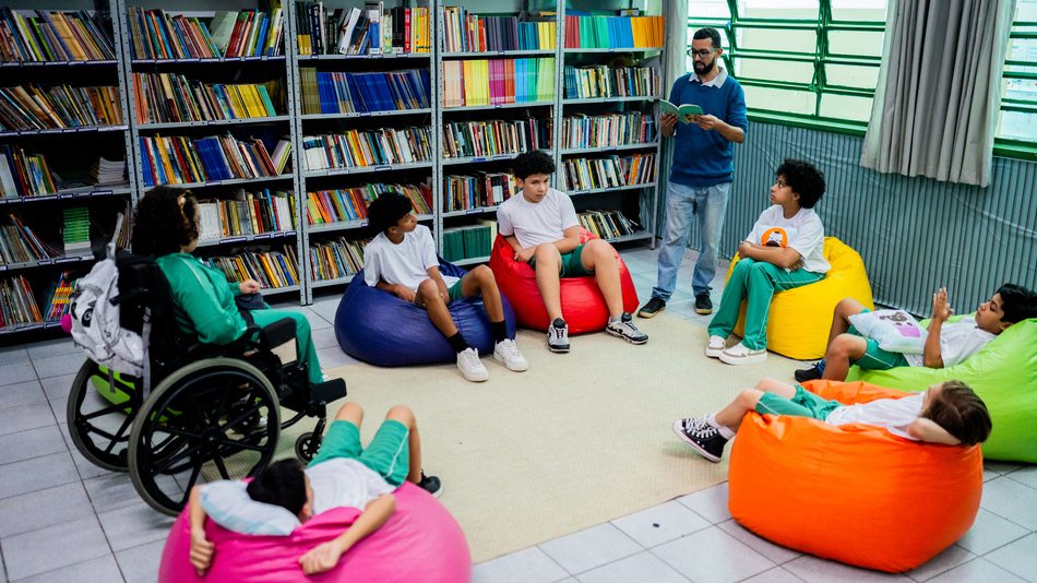 En las competencias de un docente inclusivo incluye el aprendizaje colaborativo