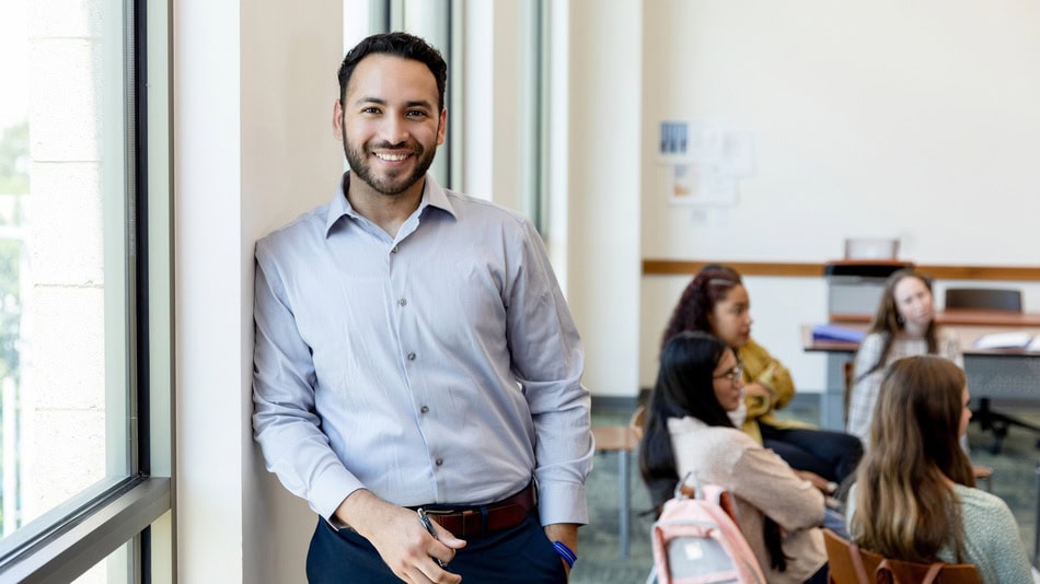 El rol del psicólogo educativo consiste en acompañar los procesos de aprendizaje y desarrollo emocional de los estudiantes