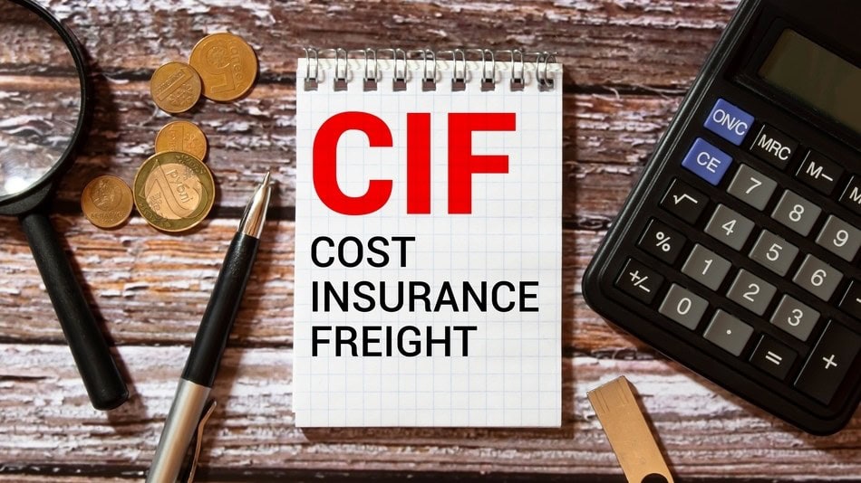 CIF (Cost, Insurance and Freight o Costo, Seguro y Flete) es un tipo de contrato que obliga al vendedor a costear el flete marino hasta el puerto de destino acordado por el comprador