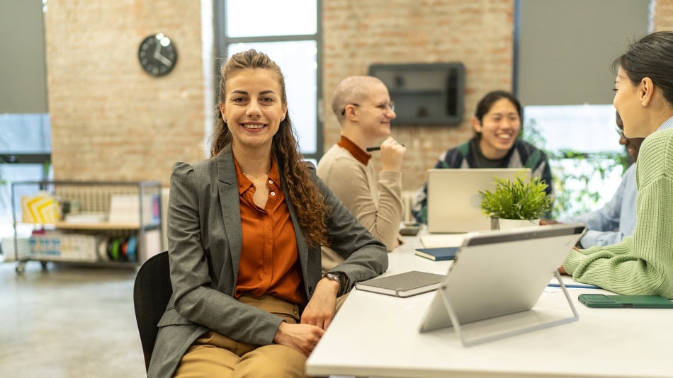 Un gerente social es un profesional que lidera iniciativas para solucionar problemas comunitarios