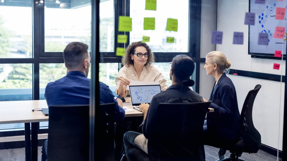 La optimización de procesos empresariales es un conjunto de estrategias que las organizaciones ponen en práctica para mejorar su eficiencia