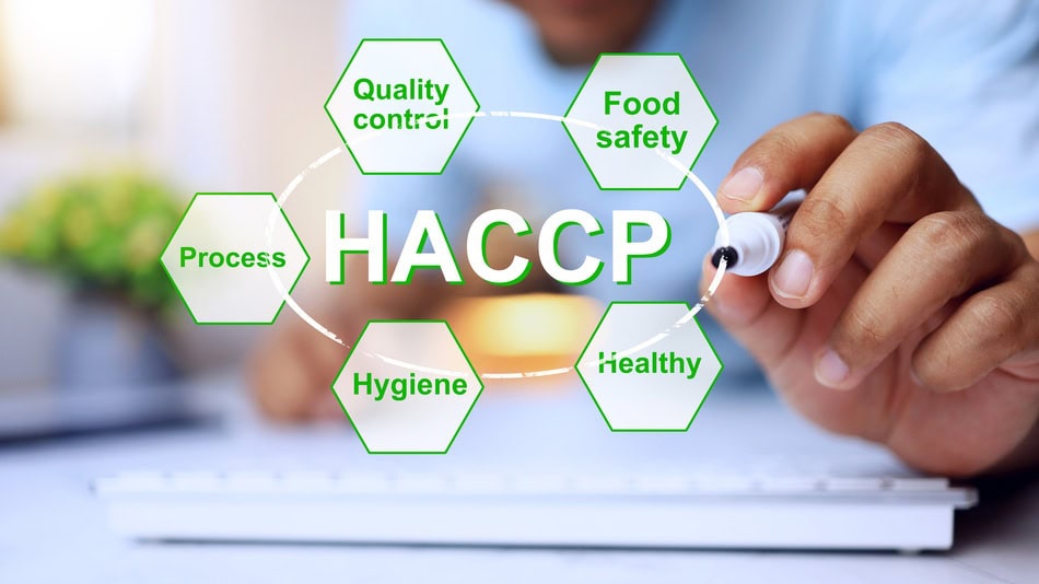 El sistema HACCP es un método de gestión crucial a nivel mundial para el análisis, control y prevención de peligros que garantiza la inocuidad y seguridad de los alimentos