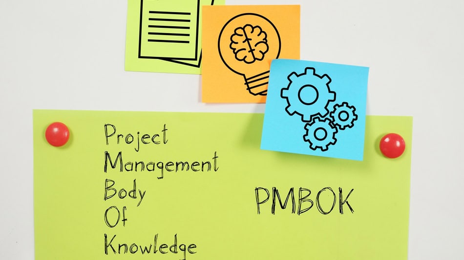 El PMBOK es una guía clave de estándares internacionales que reúne las mejores prácticas para la gestión de proyectos tecnológicos