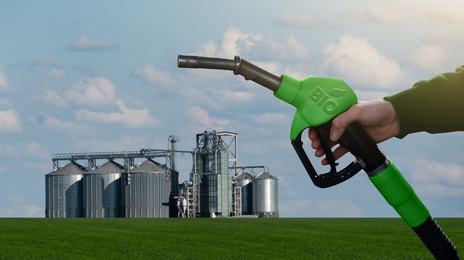 El bioetanol es un tipo de combustible que se obtiene a partir de la fermentación de múltiples fuentes de biomasa