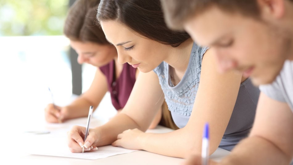 Los tipos de evaluaci&oacute;n educativa pueden clasificarse tambi&eacute;n seg&uacute;n el enfoque que usan para medir el aprendizaje