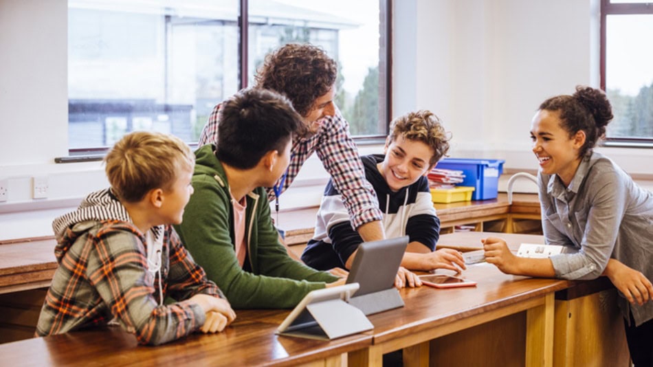 Los tipos de evaluación educativa son las distintas formas en las que se mide el aprendizaje de los estudiantes y la efectividad de la enseñanza