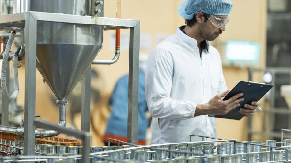 La inocuidad alimentaria es el conjunto de medidas que busca garantizar que los alimentos sean seguros para el consumo
